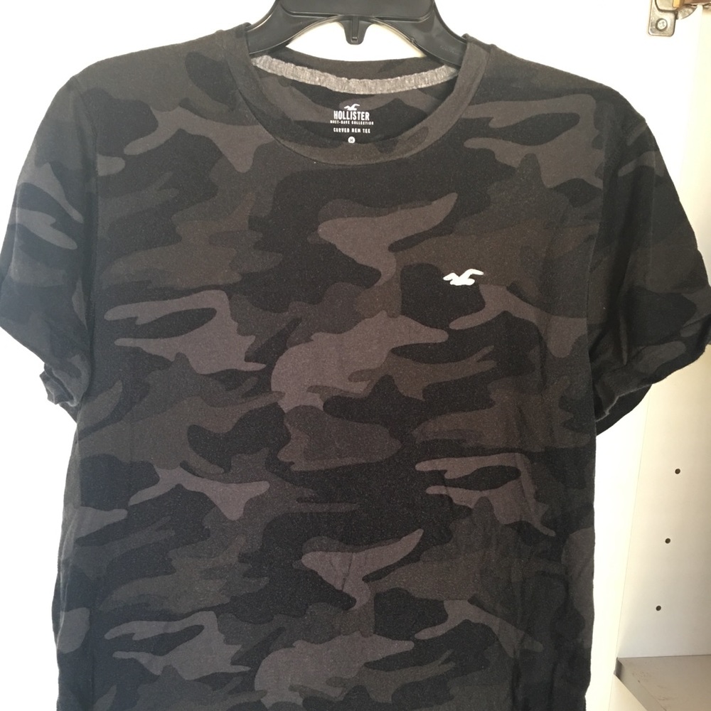 Hollister tee